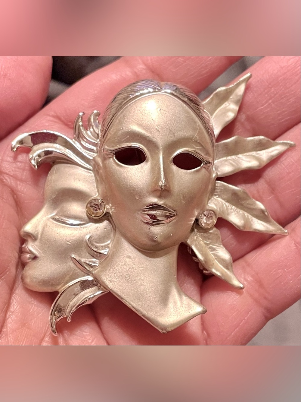 Two Lady Faces Brooch Pendant in Matte Silver Tone